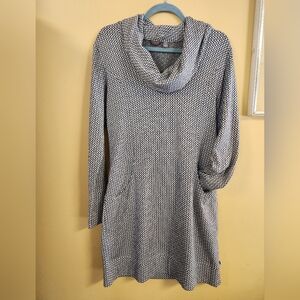 Merrell Black and White Cowl Neck Sweater Large